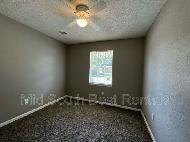 Building Photo - 3392 Redcliff Dr