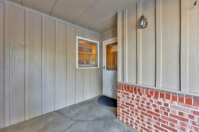 Foto del edificio - Coming available in February!