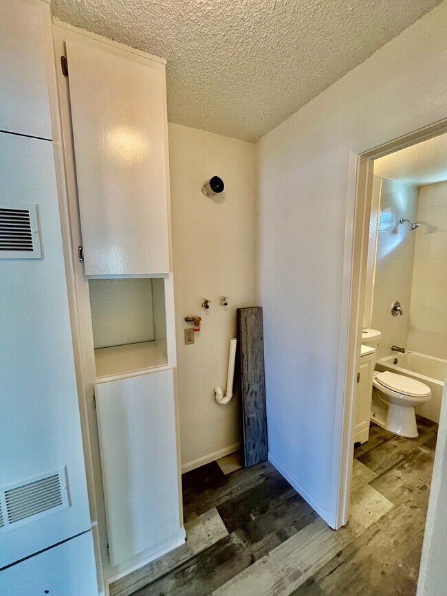 Building Photo - 9335 Chimney Rock Ln