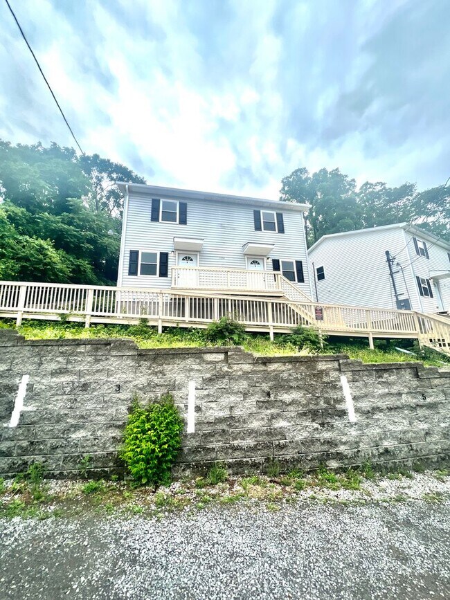 Building Photo - 126 Lorentz St