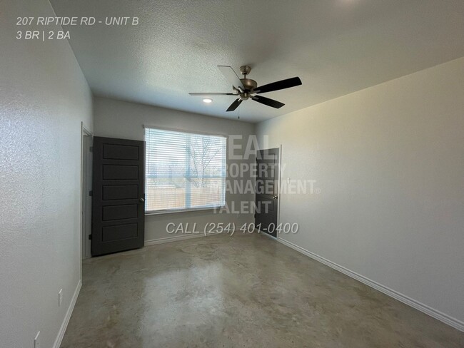 Building Photo - 207 Riptide Rd
