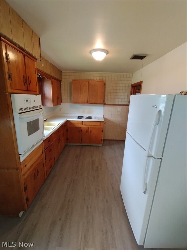 Building Photo - 323 Marmion Ave