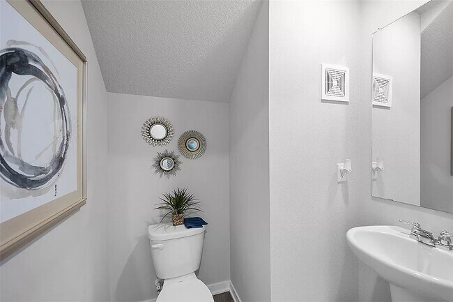 Foto del edificio - 322 Juniper Dr