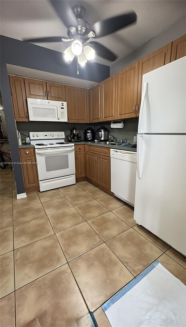 Foto del edificio - 6656 SW 116th Ct