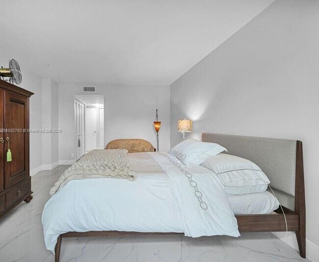 Foto del edificio - 2851 NE 183rd St