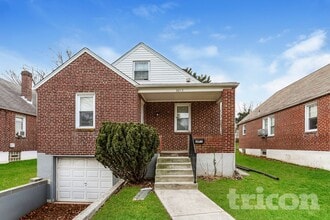 Building Photo - 3017 Lavender Ave