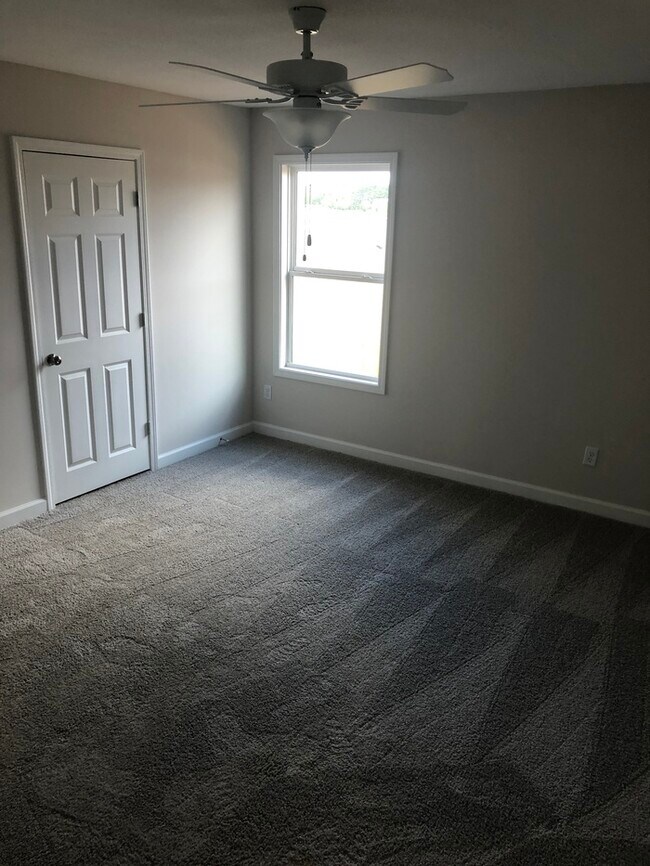 Building Photo - FIRST MONTHS RENT FREE!