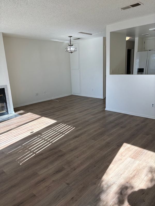Foto del edificio - 8141 Lampson Ave