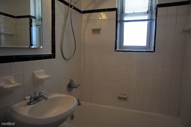 Foto del edificio - 1 br, 1 bath Apartment - 1111 Midland Ave