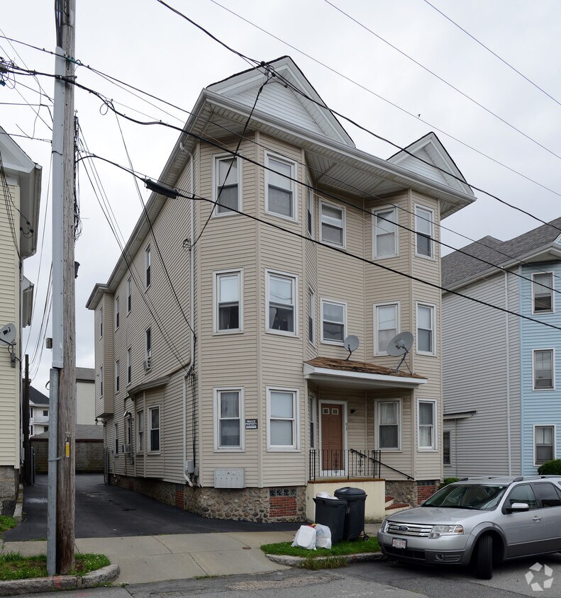 Building Photo - 93 Hathaway St