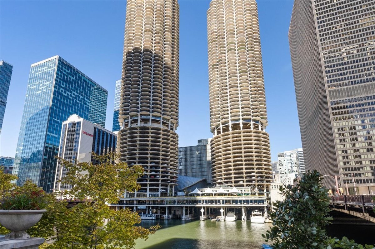 300 N State St Unit 2103, Chicago, IL 60654 Condo for Rent in Chicago