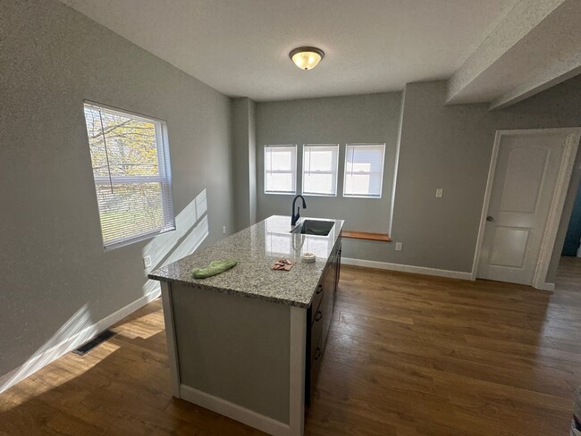 Building Photo - Renovated Single Family Home