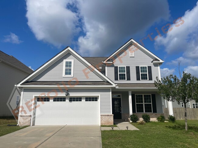 Building Photo - Stunning 4 Bedroom 3 Bath Home with a 1st ...