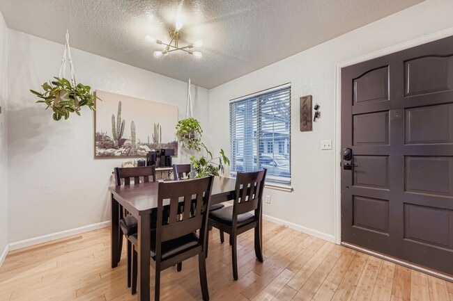 Foto del edificio - 7451 Bradburn Blvd