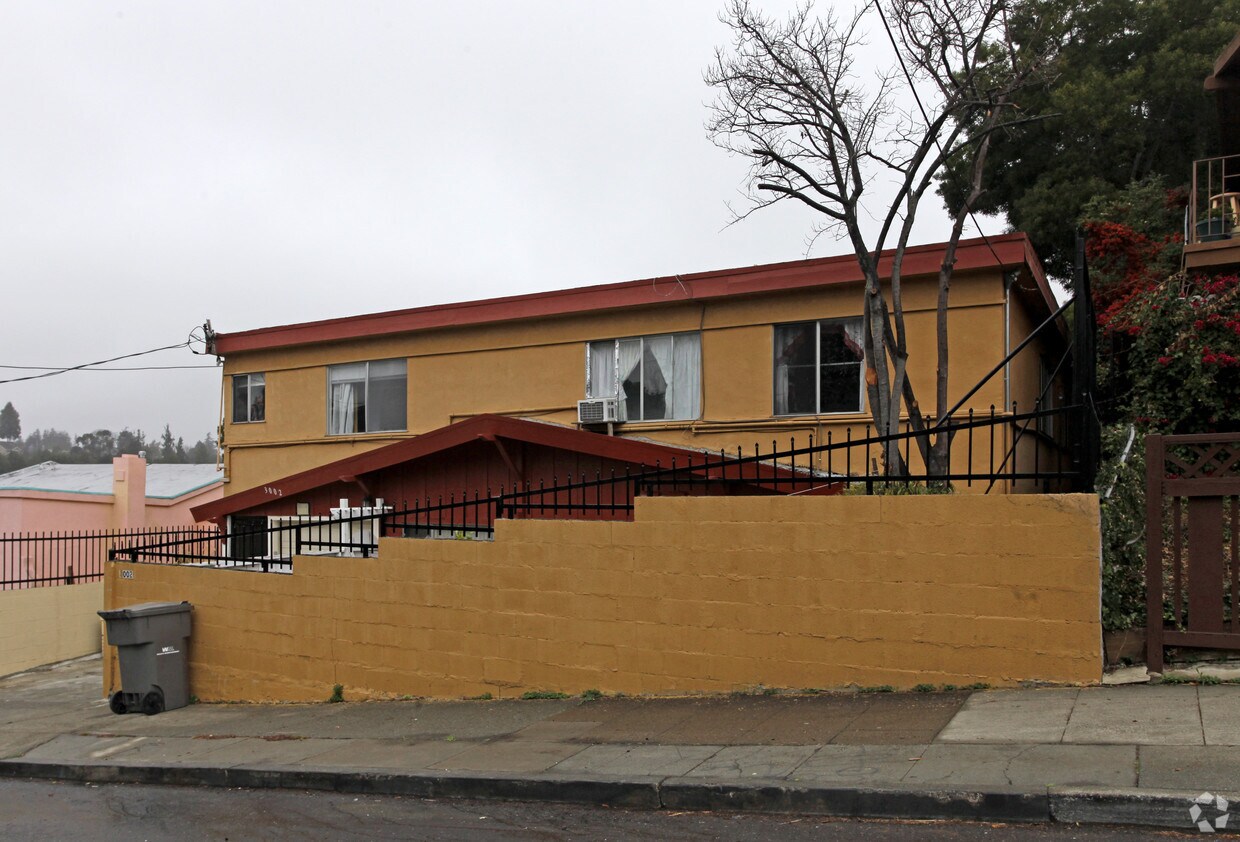 Building Photo - 3002 Bona St