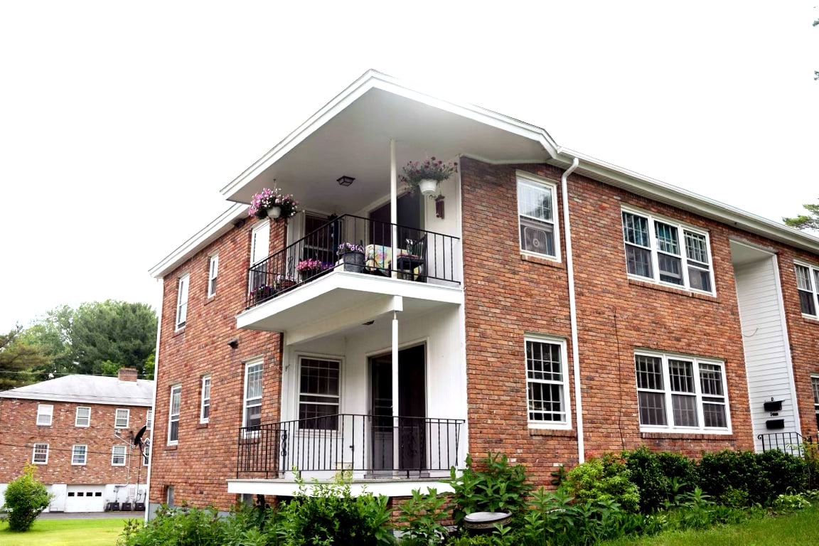 11 Minnowbrook Ave Unit B, Delmar, NY 12054 Apartments in Delmar, NY