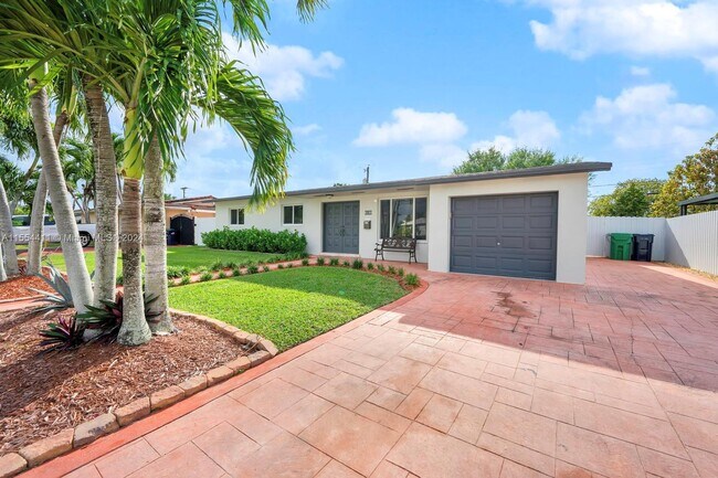 Building Photo - 6180 SW 109th Ct