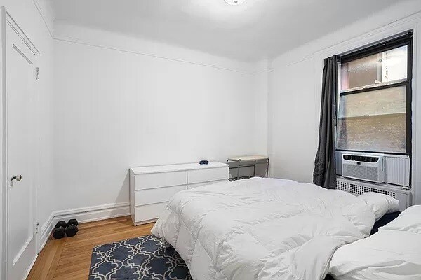 Building Photo - 205 W 54th St