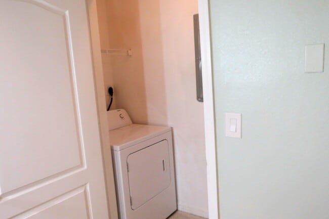 Building Photo - 110 SW Peacock Blvd