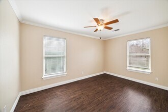 Building Photo - 434 Meters St