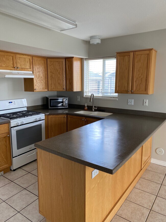 Foto del edificio - 498 Pheasant Ridge Dr