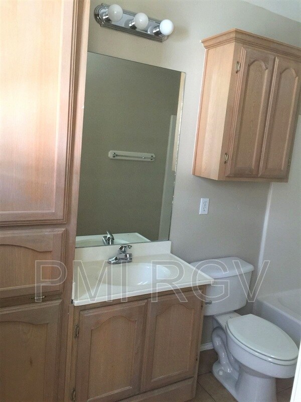 Building Photo - 515 La Mancha Dr