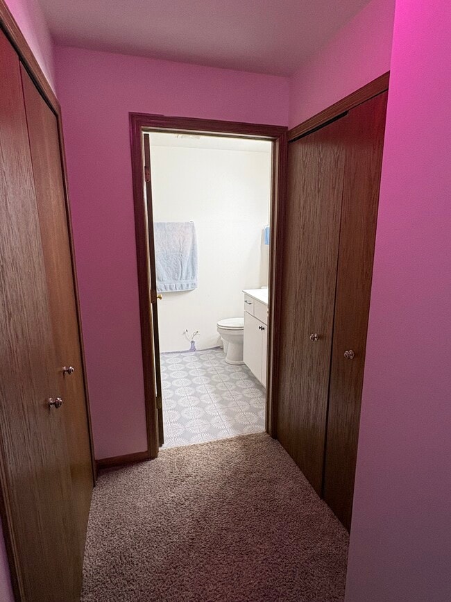 Building Photo - 5 High Point Woods Dr