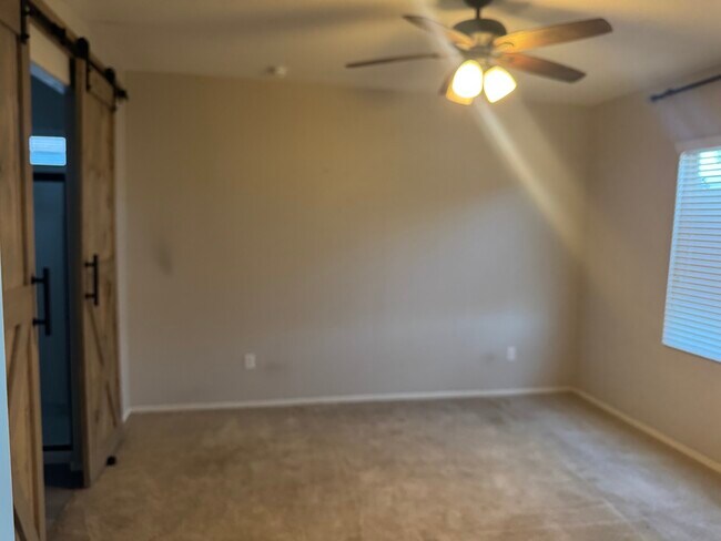 Foto del edificio - 955 E Prairie Field Ln