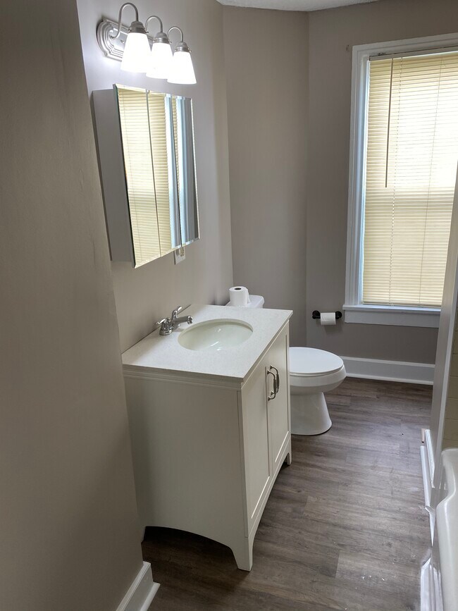 Baño - 433 Spink St.