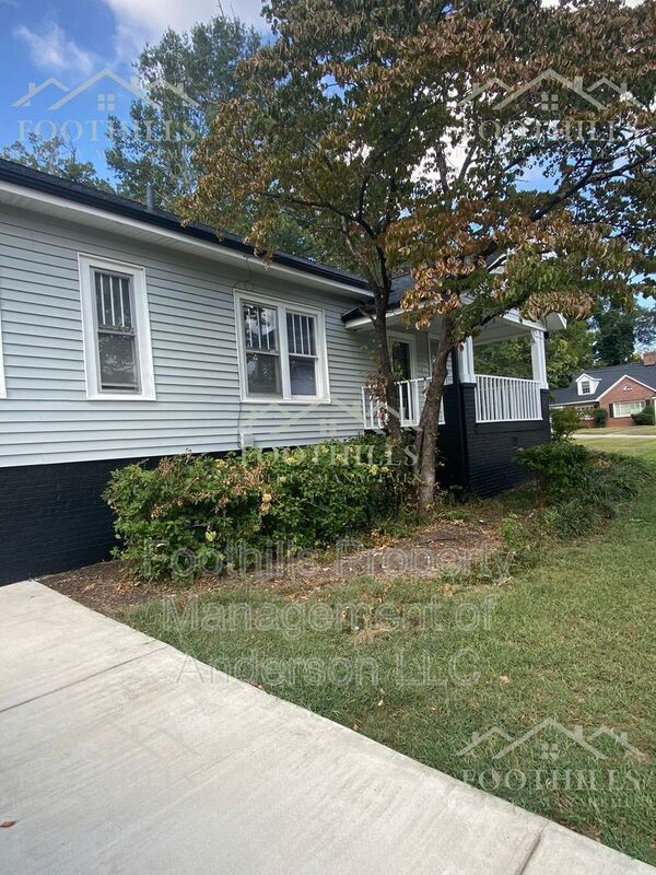 Building Photo - 501 Blair St