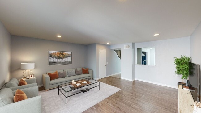 Foto del edificio - 2 Large Bedroom Home Centrally Located in Garden Grove