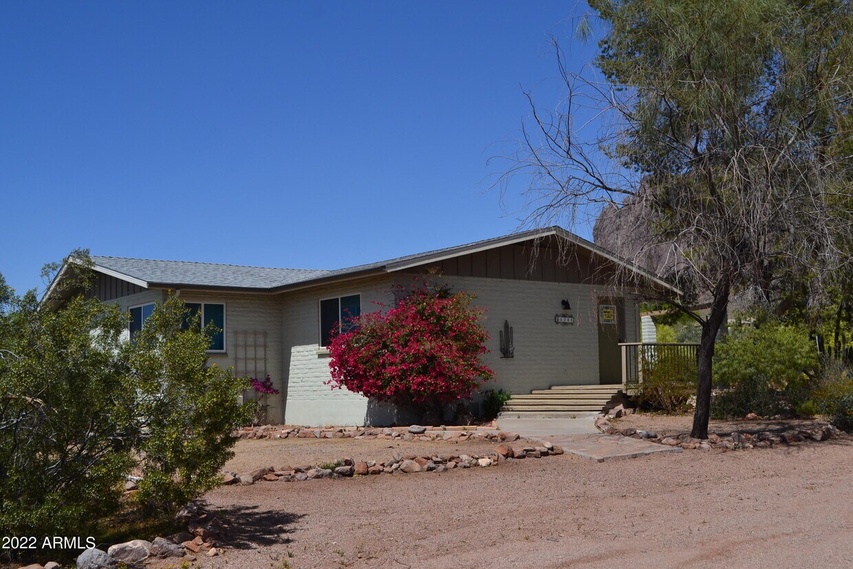 Primary Photo - 6280 E Roundup St