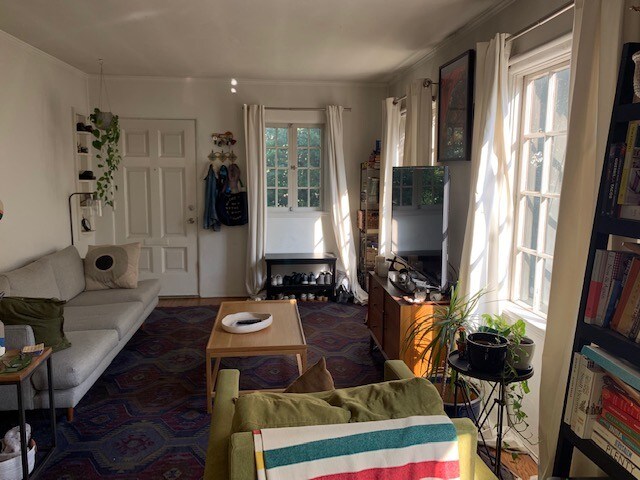 Foto del edificio - 736 Silver Lake Blvd