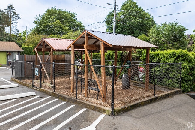 Dog Park - Moreland Place Apartments