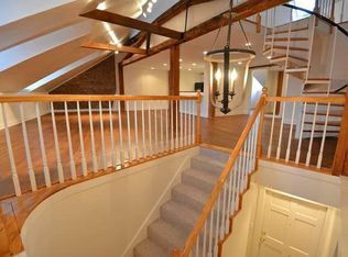 Building Photo - 2 Bow St