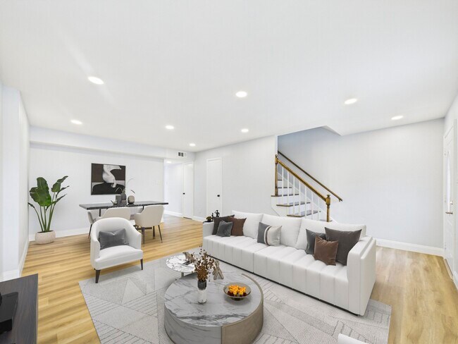 Building Photo - 10380 Briar Forest Dr