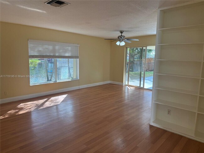 Foto del edificio - 5112 SW 87th Ter