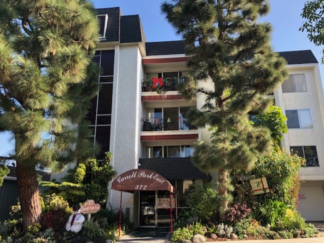 Primary Photo - Sophisticated 1 bedroom with Gated Parking...