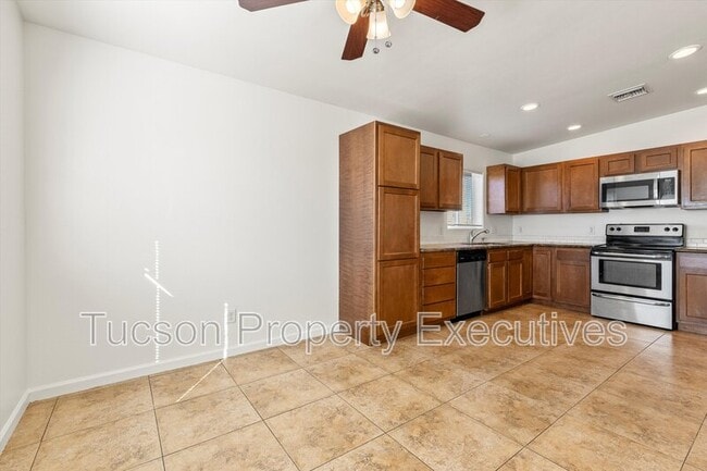 Foto del edificio - 227 E Waverly St