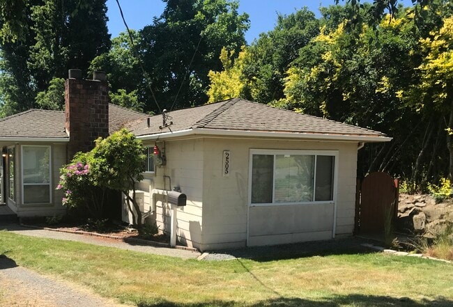 Building Photo - 2505 NE 82nd St