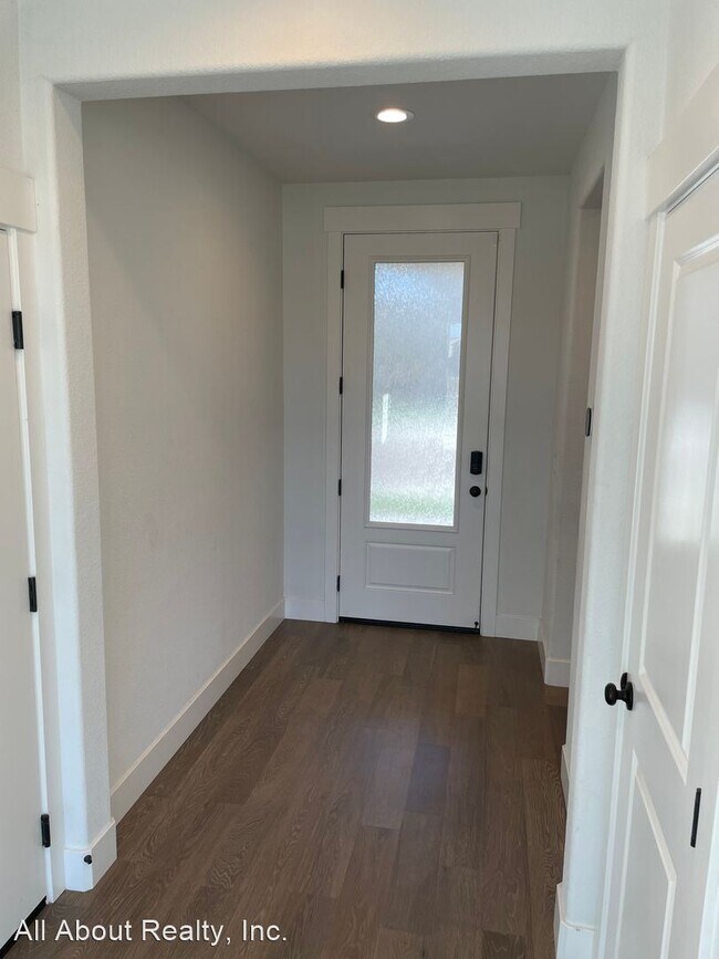 Building Photo - 4 br, 3 bath House - 1305 LARKSPUR DRIVE