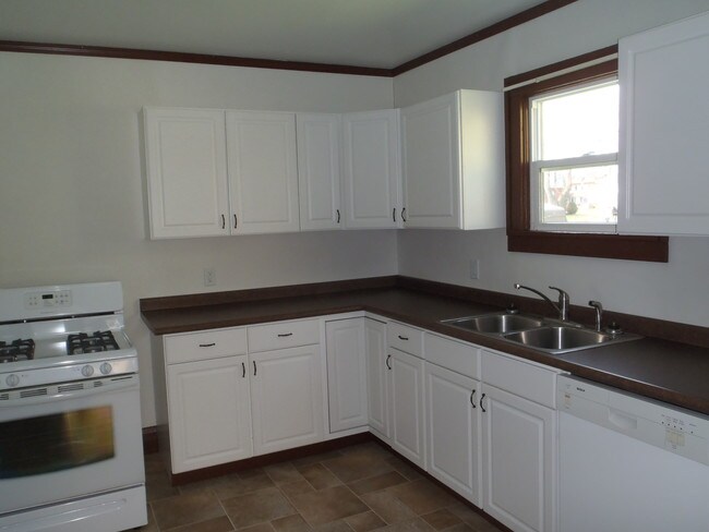 Foto del edificio - 1221 Cumming Ave