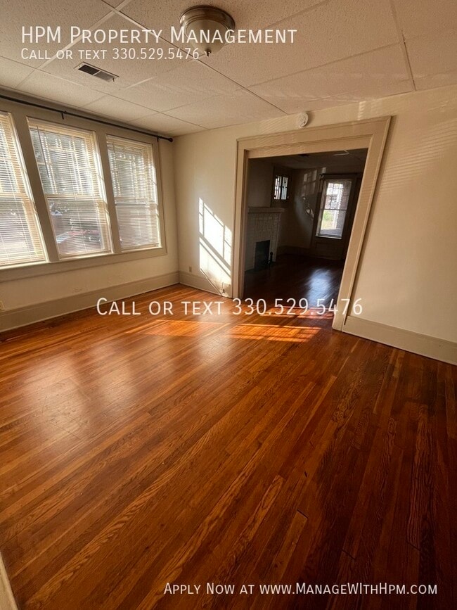 Building Photo - 798 W Market St