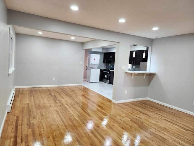 Building Photo - 147 McAdoo Ave