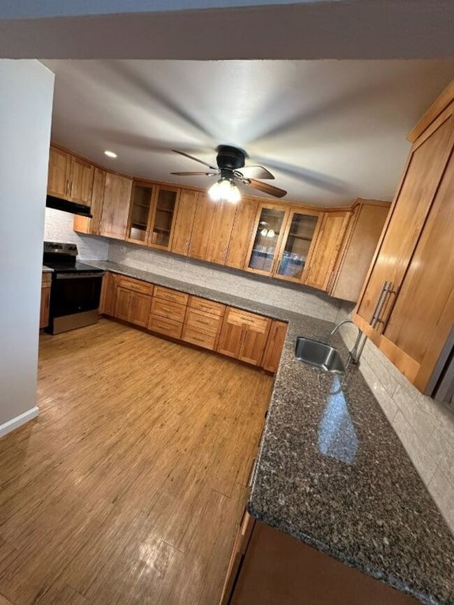 Building Photo - 3455 Redwood Ct