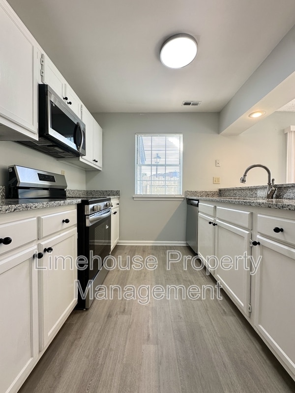 Building Photo - 4567 Genoa Cir
