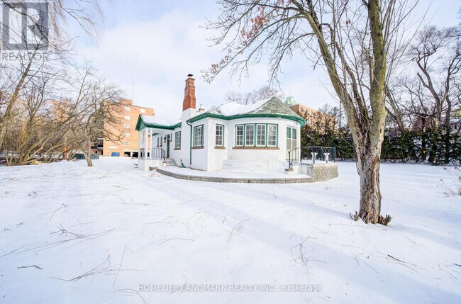 Building Photo - 119 Robinson St