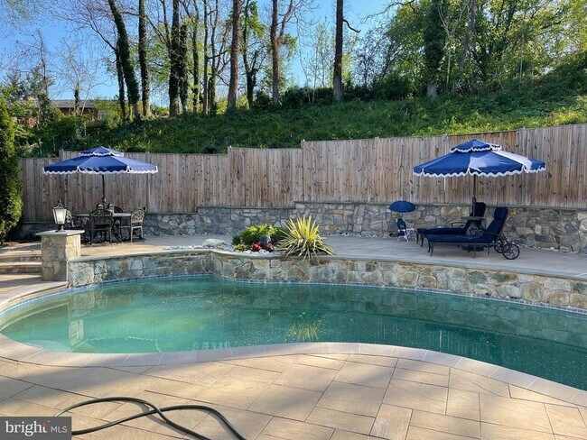 Building Photo - 5220 Clinton Rd