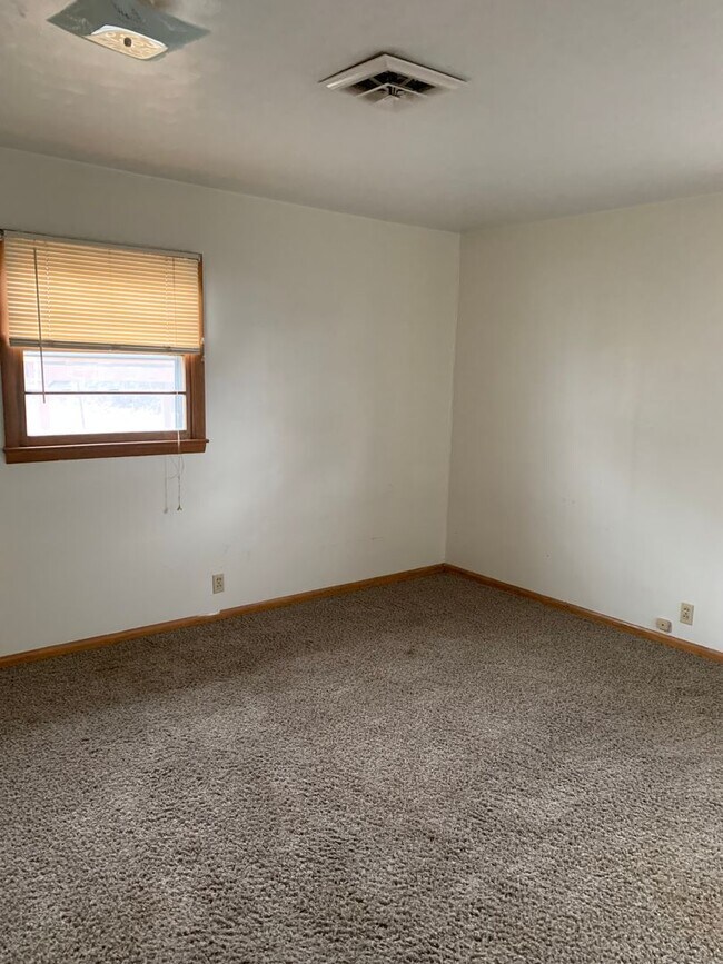 Foto del edificio - 3 Bedroom, 1 Bathroom One Level Home Centr...