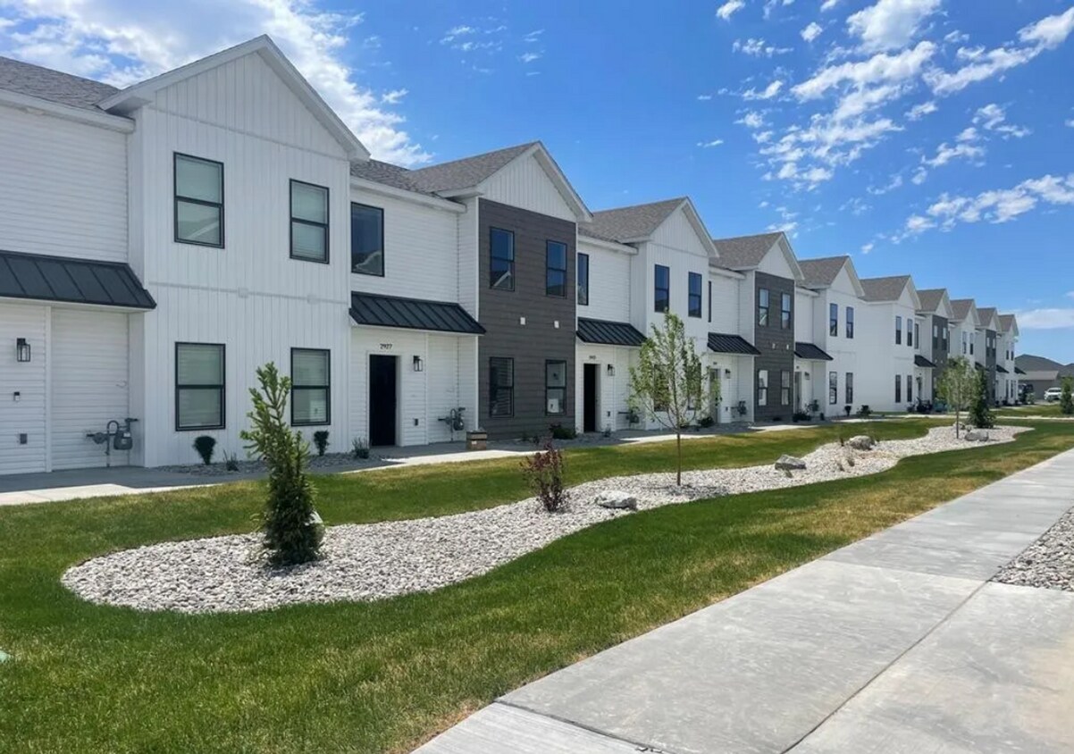 Primary Photo - 3 bed, 2.5 bath Townhome in Ammon!!
